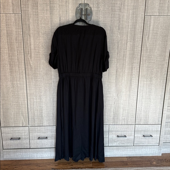 LOFT Utility Midi Pocket Dress - Picture 4 of 16